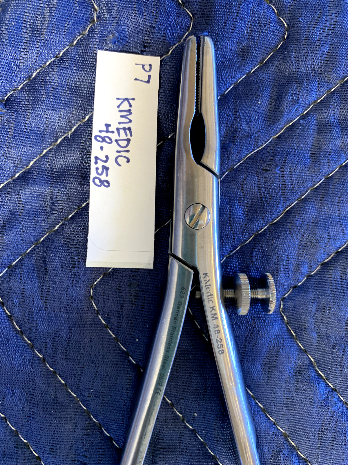 KMedic KM48-258 Surgical K-Wire Extraction Pliers w/ Screw Lock 7" X 4mm Tip