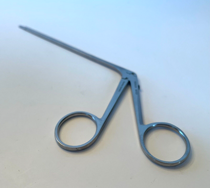 Ruggles RN7021 Kurze Dissecting straight scissors. 5½ (140mm). 8.5mm